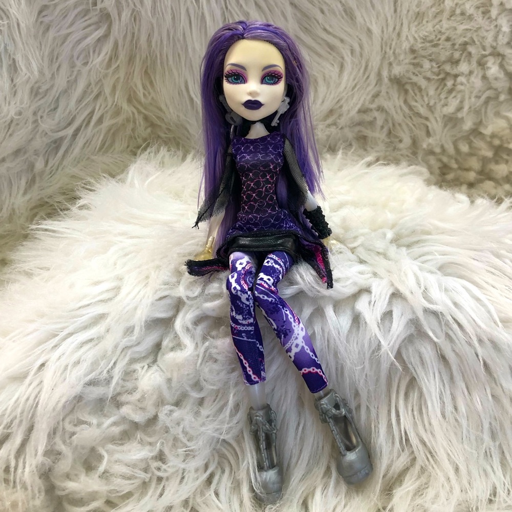 Monster High SPECTRA VONDERGEIST Picture Day Doll